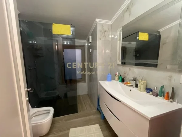 Tirane, shitet Vile 3 Katshe Kati 3, 1.000 m² 690.000 € (Farke)