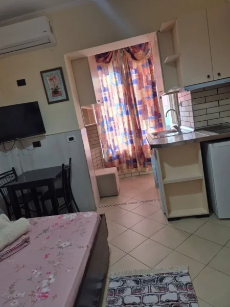 Tirane, jepet me qera garsonier 1+1 Kati 2, 33 m² 370 € (stacioni trenit)