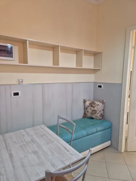 Tirane, jepet me qera apartament 1+1 Kati 2, 41 m² 400 € (stacioni trenit)