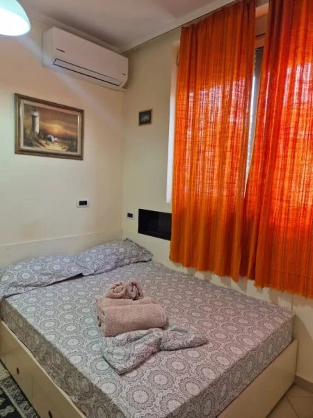 Tirane, jepet me qera apartament 1+1 Kati 2, 41 m² 400 € (stacioni trenit)