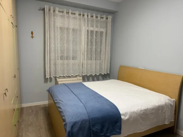 Tirane, jepet me qera apartament 2+1 Kati 2, 115 m² 700 € (kinostudio)
