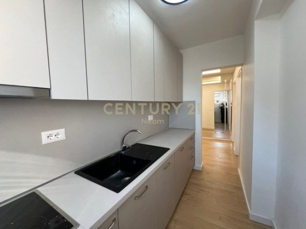 Tirane, jepet me qera apartament 2+1 Kati 5, 80 m² 700 € (Rr. Irfan Tomini)