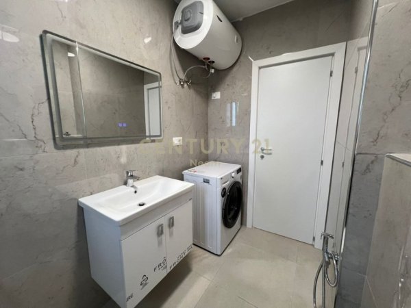 Tirane, jepet me qera apartament 2+1 Kati 5, 80 m² 700 € (Rr. Irfan Tomini)