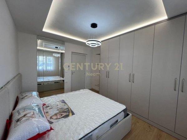 Tirane, jepet me qera apartament 2+1 Kati 5, 80 m² 700 € (Rr. Irfan Tomini)