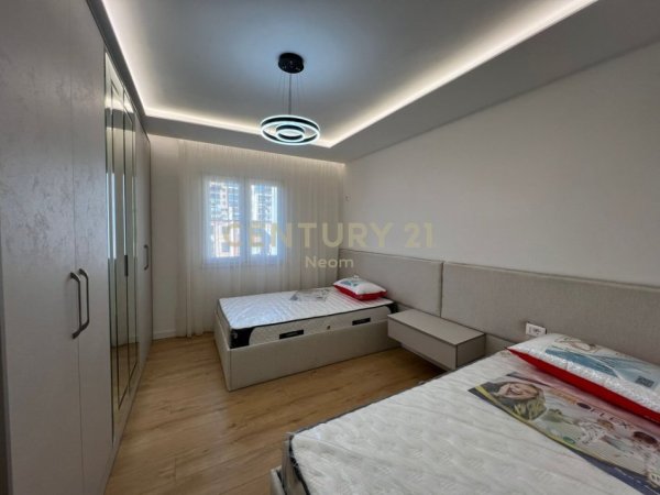 Tirane, jepet me qera apartament 2+1 Kati 5, 80 m² 700 € (Rr. Irfan Tomini)