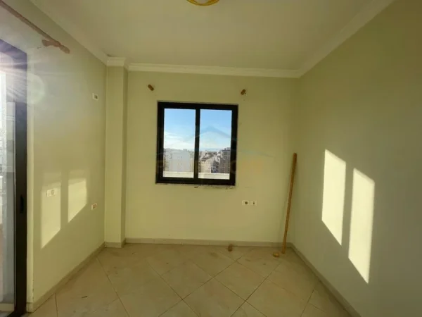 Tirane, shitet apartament 2+1+Ballkon Kati 8, 91 m² 130.000 € (Unaza e Re)