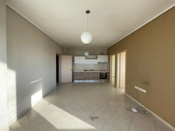 Tirane, shitet apartament 2+1+Ballkon Kati 8, 91 m² 130.000 € (Unaza e Re)