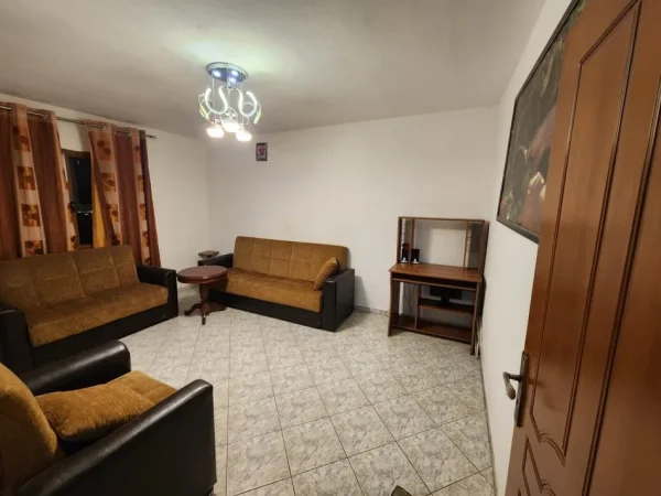 Tirane, jepet me qera apartament 3+1 Kati 5, 90 m² 410 € (rruga ali ibra)