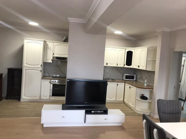 Tirane, jepet me qera apartament 3+1 Kati 6, 125 m² 1.100 € (rruga sulejman pasha)
