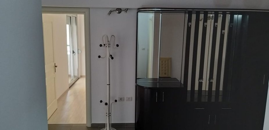 Tirane, jepet me qera nga Pronari, pa-komision apartament 3+1+Aneks+Ballkon Kati 9, 160 m² 800 €