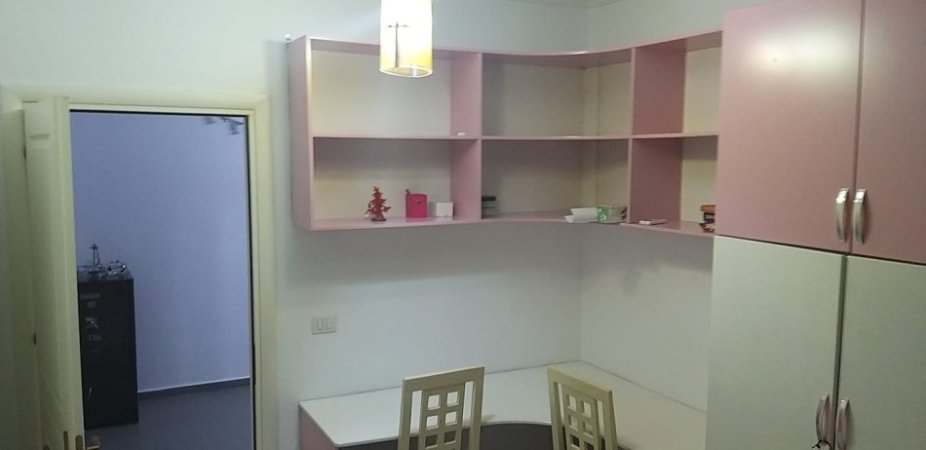 Tirane, jepet me qera nga Pronari, pa-komision apartament 3+1+Aneks+Ballkon Kati 9, 160 m² 800 €