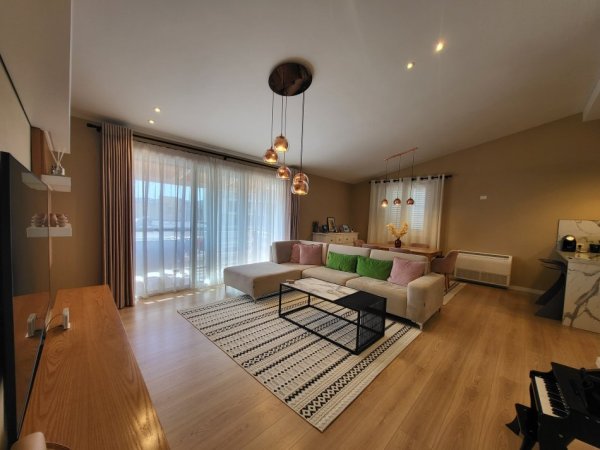 Tirane, shes apartament 2+1+Ballkon Kati 6, 99 m² 175.000 € 