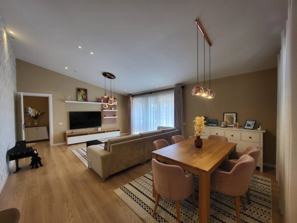 Tirane, shes apartament 2+1+Ballkon Kati 6, 99 m² 175.000 € 