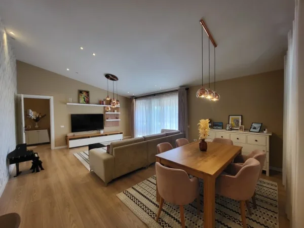 Tirane, shes apartament 2+1+Ballkon Kati 6, 99 m² 175.000 € 