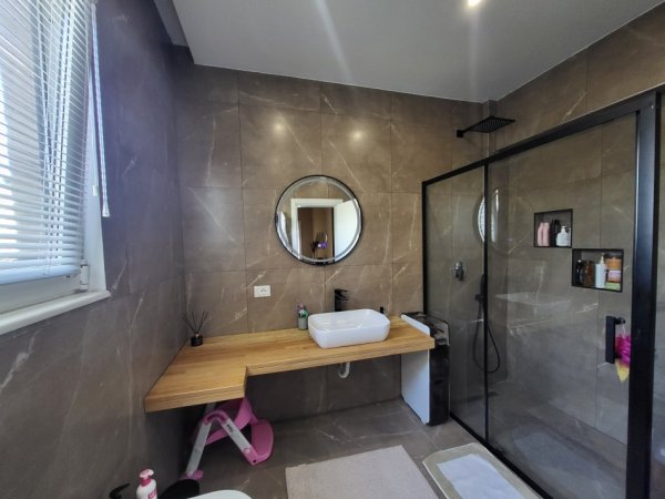 Tirane, shes apartament 2+1+Ballkon Kati 6, 99 m² 175.000 € 