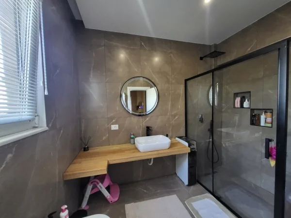 Tirane, shes apartament 2+1+Ballkon Kati 6, 99 m² 175.000 € 