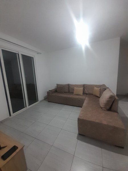 Tirane, jepet me qera Vile 2+1+Ballkon Kati 2, 100 m² 500 € (Rruga Njazi Meka, ALLIAS, Tiranë)