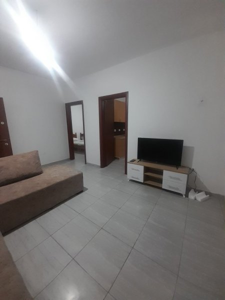 Tirane, jepet me qera Vile 2+1+Ballkon Kati 2, 100 m² 500 € (Rruga Njazi Meka, ALLIAS, Tiranë)