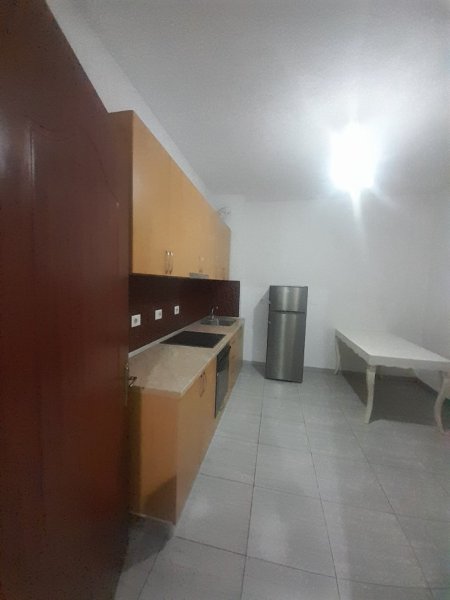 Tirane, jepet me qera Vile 2+1+Ballkon Kati 2, 100 m² 500 € (Rruga Njazi Meka, ALLIAS, Tiranë)