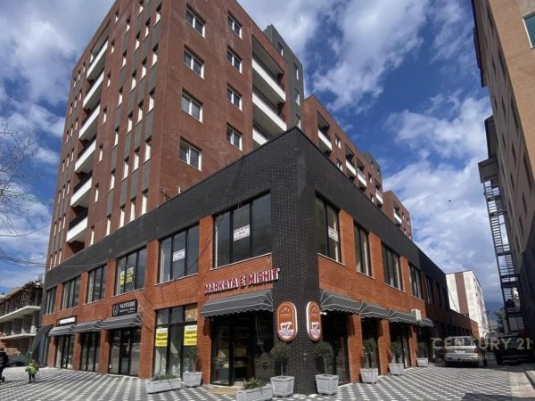 Tirane, shitet apartament 3+1+Aneks+Ballkon Kati 8, 153 m² 123.000 € (Kames)