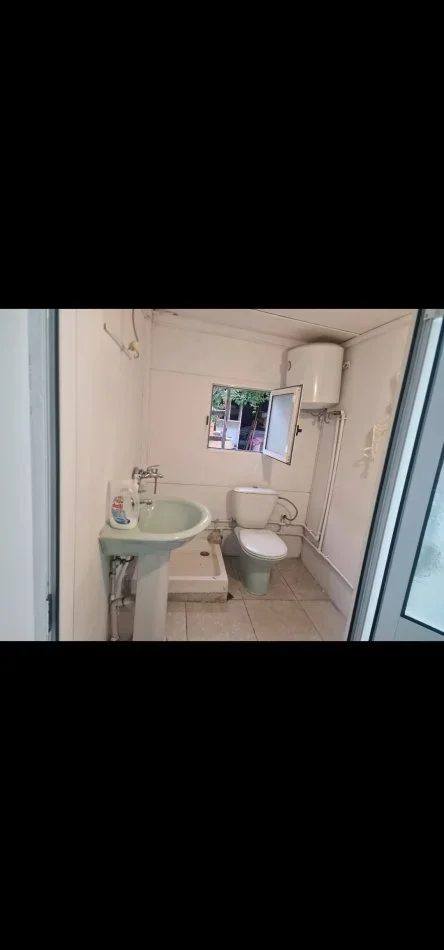 Tirane, jepet me qera shtepi 1+1+Aneks+Ballkon Kati 1, 200 m² 600 € (Rruga: Fiqiri Rusi / Siri Kodra)