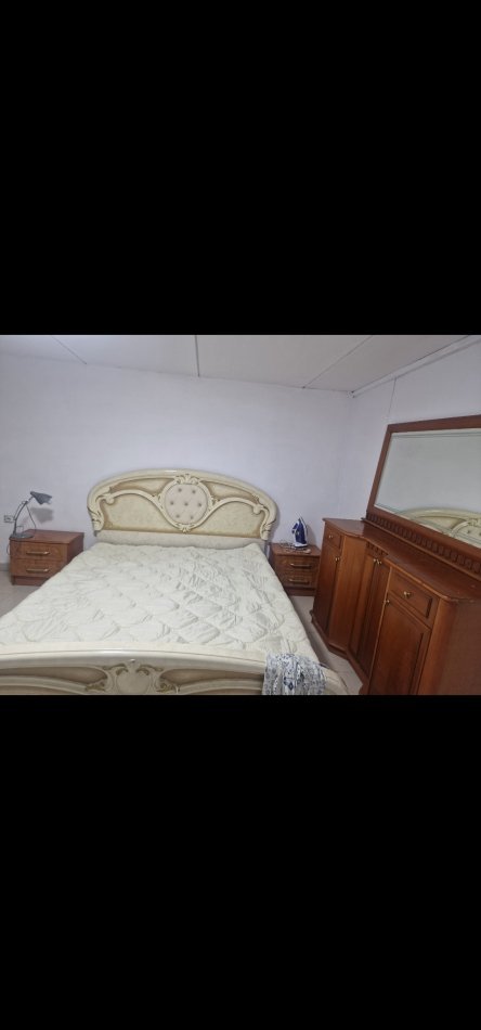 Tirane, jepet me qera shtepi 1+1+Aneks+Ballkon Kati 1, 200 m² 600 € (Rruga: Fiqiri Rusi / Siri Kodra)