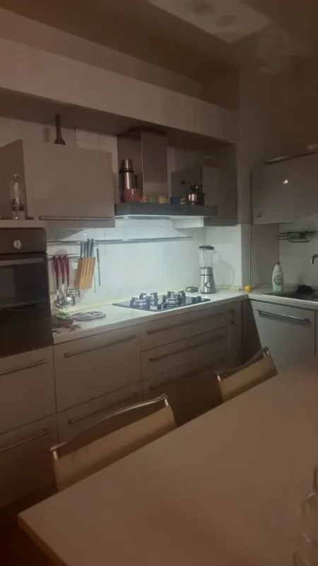 Tirane, shitet 2+1 , (Rr.Elbasanit)