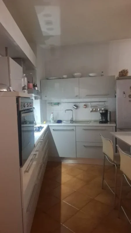 Tirane, shitet 2+1 , (Rr.Elbasanit)