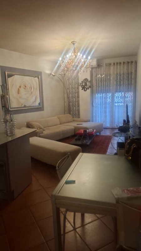 Tirane, shitet 2+1 , (Rr.Elbasanit)