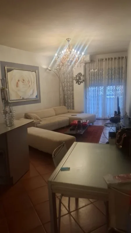 Tirane, shitet 2+1 , (Rr.Elbasanit)