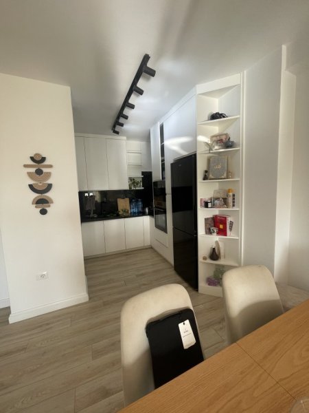 Tirane, shitet apartament 2+1+Ballkon Kati 2, 98 m² 140.000 € (Rruga Aleksander Konda)