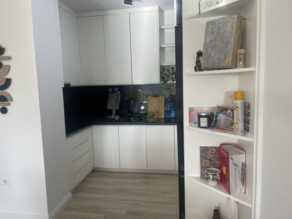 Tirane, shitet apartament 2+1+Ballkon Kati 2, 98 m² 140.000 € (Rruga Aleksander Konda)