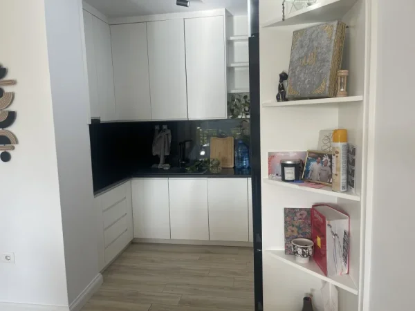 Tirane, shitet apartament 2+1+Ballkon Kati 2, 98 m² 140.000 € (Rruga Aleksander Konda)