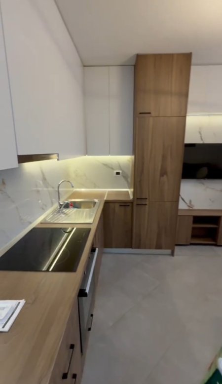 Tirane, jepet me qera apartament 1+1 , 420 € (Astir)