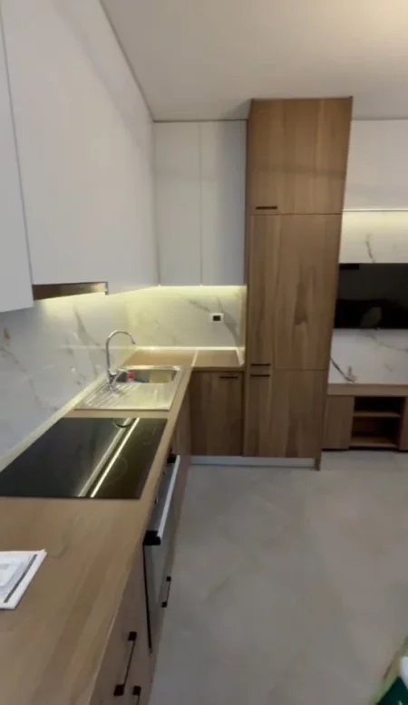 Tirane, jepet me qera apartament 1+1 , 420 € (Astir)