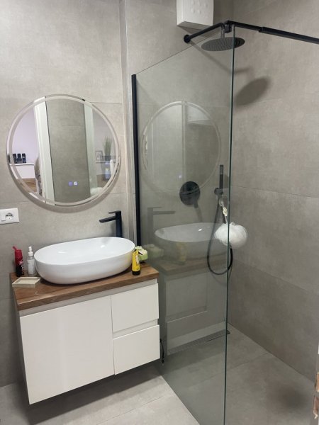 Tirane, shitet apartament 2+1+Ballkon Kati 2, 98 m² 140.000 € (Rruga Aleksander Konda)