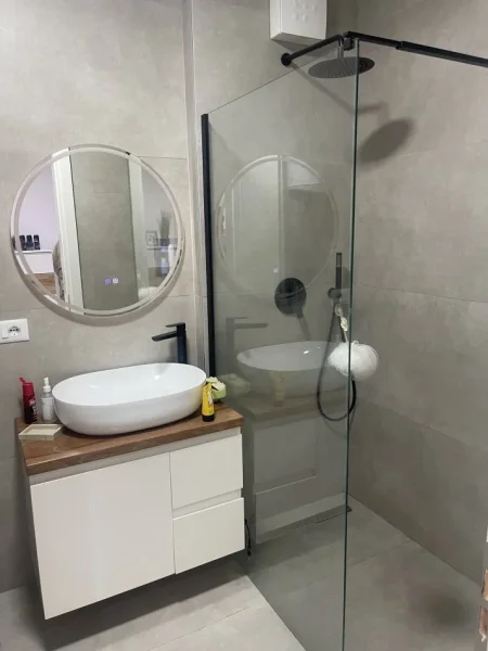 Tirane, shitet apartament 2+1+Ballkon Kati 2, 98 m² 140.000 € (Rruga Aleksander Konda)