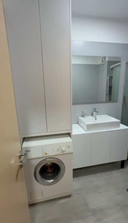 Tirane, jepet me qera apartament 1+1 , 420 € (Astir)