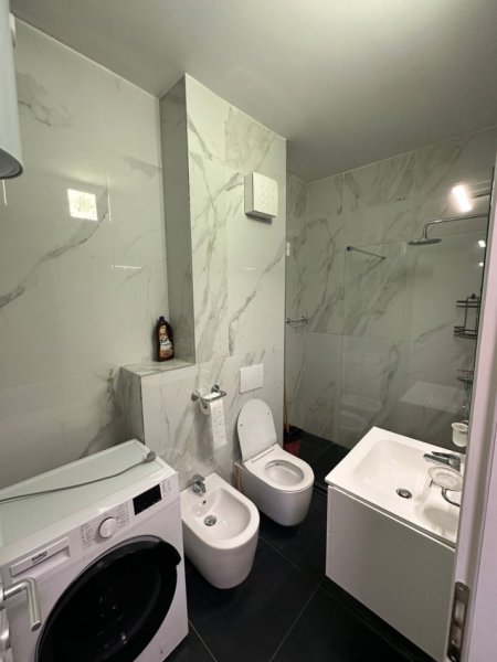 Tirane, jepet me qera apartament 2+1 Kati 6, 97 m² 800 € (Selvia)