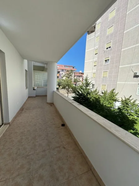 Tirane, shitet apartament 2+1 Kati 3, 94 m² 135.000 € (Rruga e Dajtit)