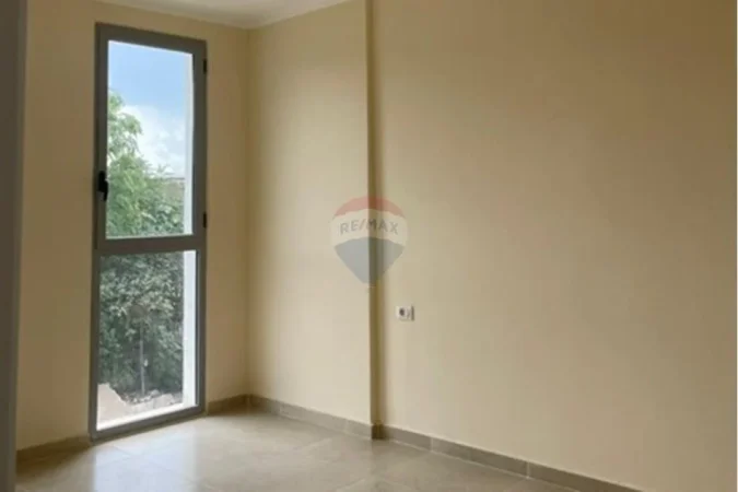 Tirane, jepet me qera apartament 2+1 Kati 2, 88 m² 430 € (Rruga 5 Maji, Tiranë)