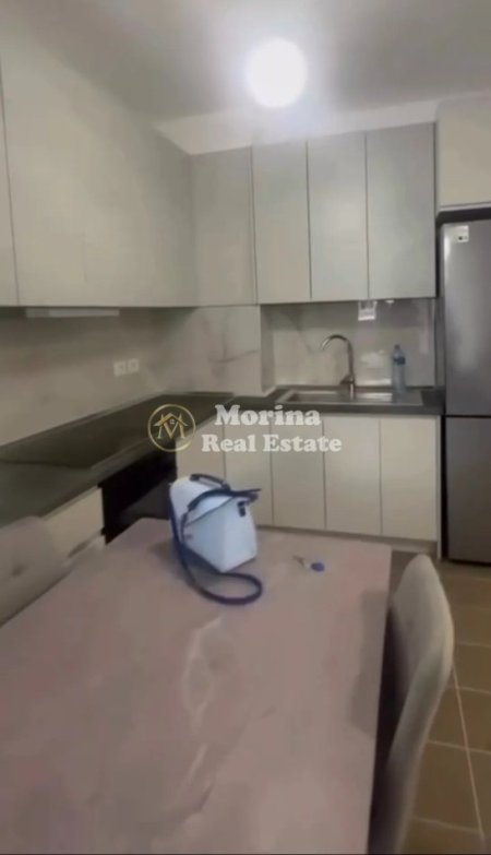 Tirane, jepet me qera apartament 1+1 Kati 5, 75 m² 550 € (Spitai Amerikan 2)