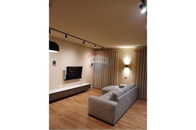 Tirane, jepet me qera apartament 2+1+Ballkon Kati 4, 120 m² 1.300 € (KOMPLEKSI DELIJORGJI)