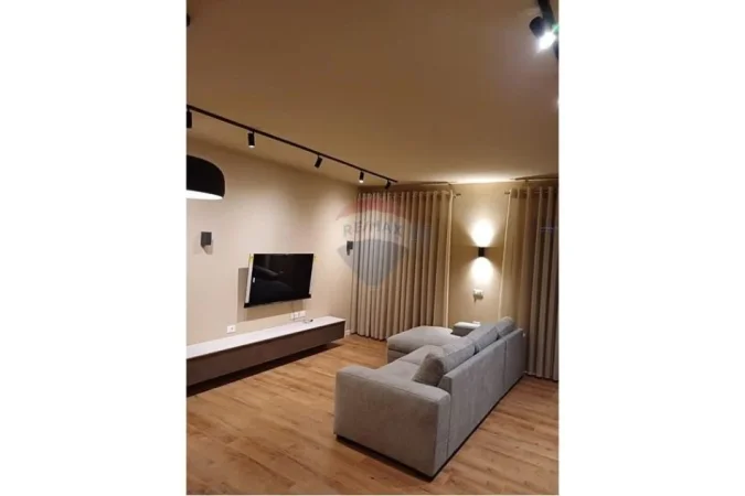 Tirane, jepet me qera apartament 2+1+Ballkon Kati 4, 120 m² 1.300 € (KOMPLEKSI DELIJORGJI)