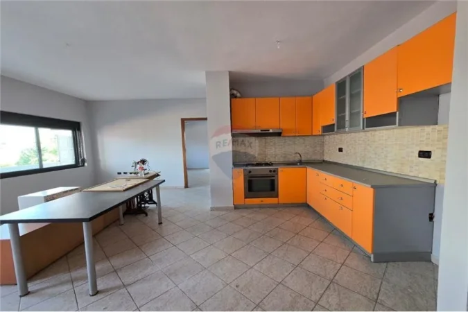 Tirane, shitet apartament 2+1+Ballkon Kati 4, 121 m² 275.000 € (RRUGA HIM KOLLI)