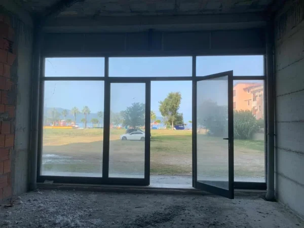 Vlore - Lungomare, shes dyqan Kati 0, 80 m² 210.000 € (Lugomare, Vlore)