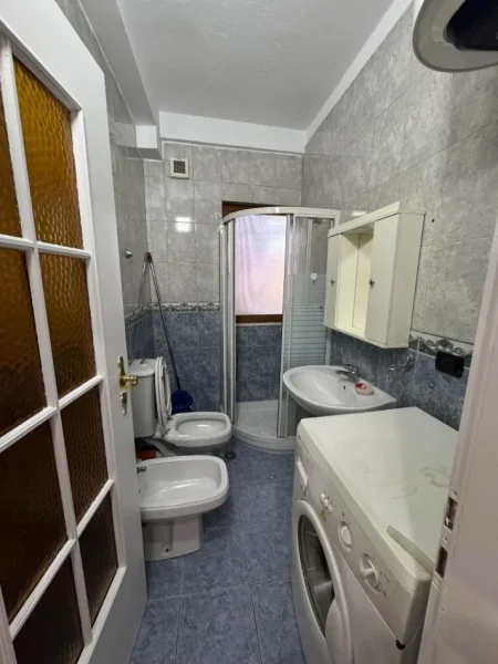 Tirane, shitet apartament 1+1 Kati 2, 54 m² 112.000 € (Rruga Kongresi i Manastirti)