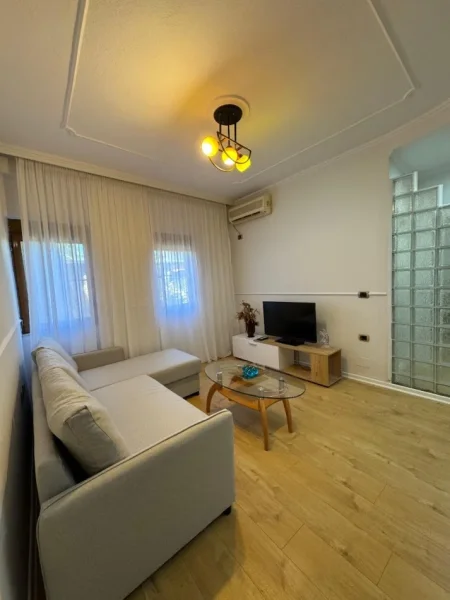 Tirane, shitet apartament 1+1 Kati 2, 54 m² 112.000 € (Rruga Kongresi i Manastirti)