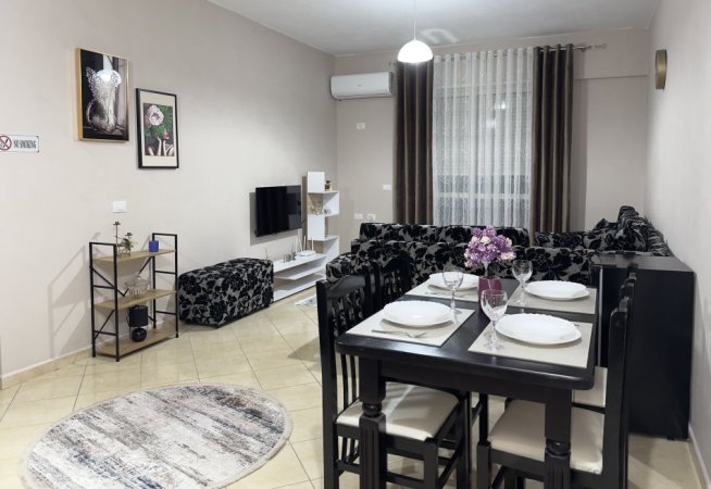 Durres, jepet me qera apartament 2+1+Ballkon Kati 8, 400 € (Rruga Qafe Bote, Lagja 13 , Plazh Durres)