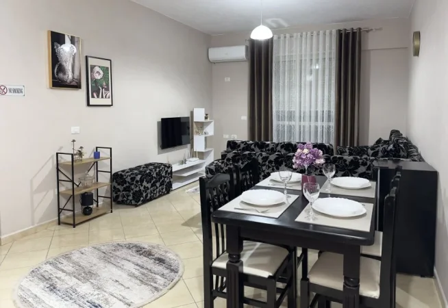 Durres, jepet me qera apartament 2+1+Ballkon Kati 8, 400 € (Rruga Qafe Bote, Lagja 13 , Plazh Durres)